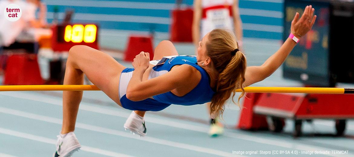 Atleta superant el llistó en un salt d'alçada